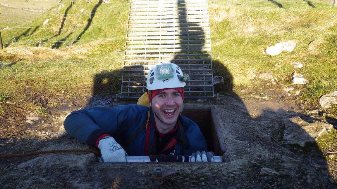 Peak District/Sheffield caving club in Rowter Hole Extensions