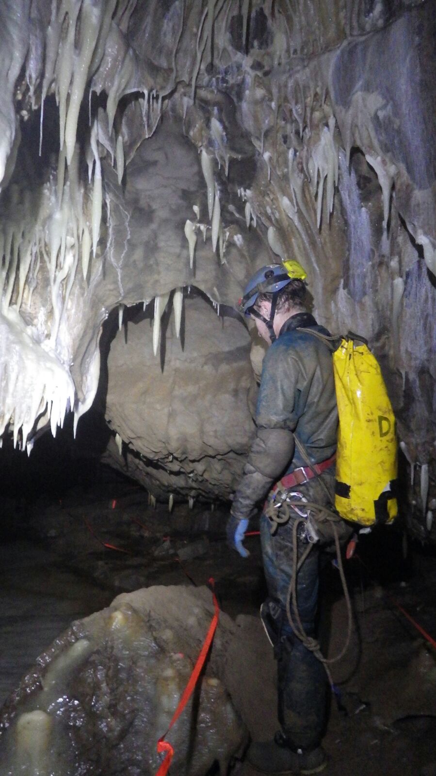 Peak District/Sheffield caving club in White River Series, Peak Cavern