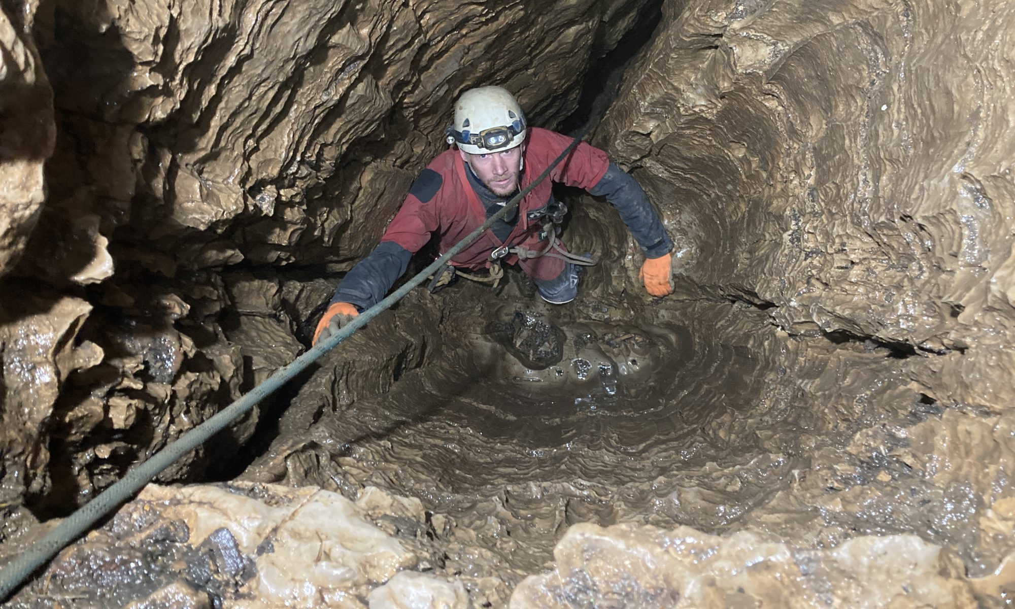 Peak District/Sheffield caving club in Mountbatten Pot