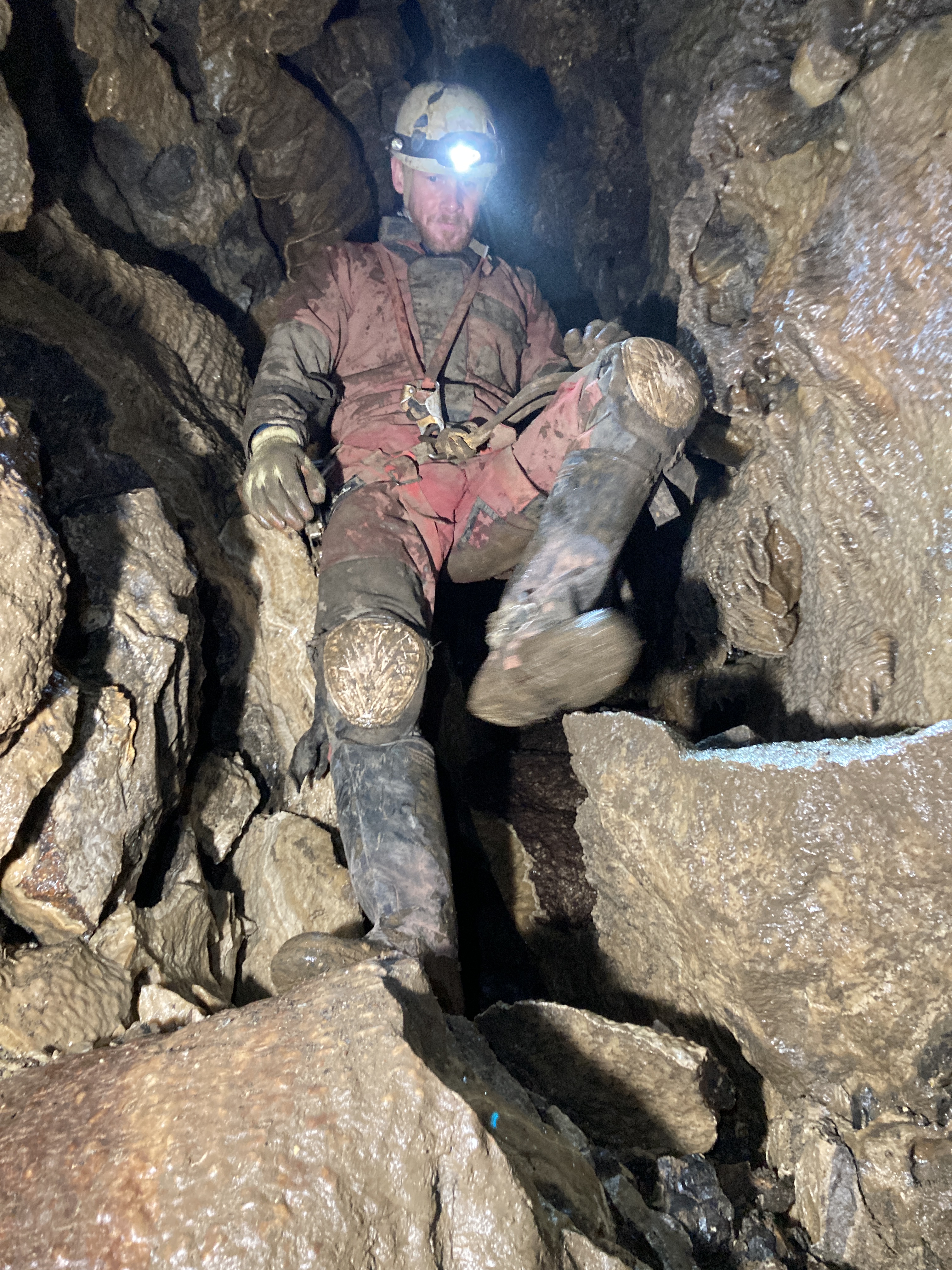 Peak District/Sheffield caving club in Cussey Pot
