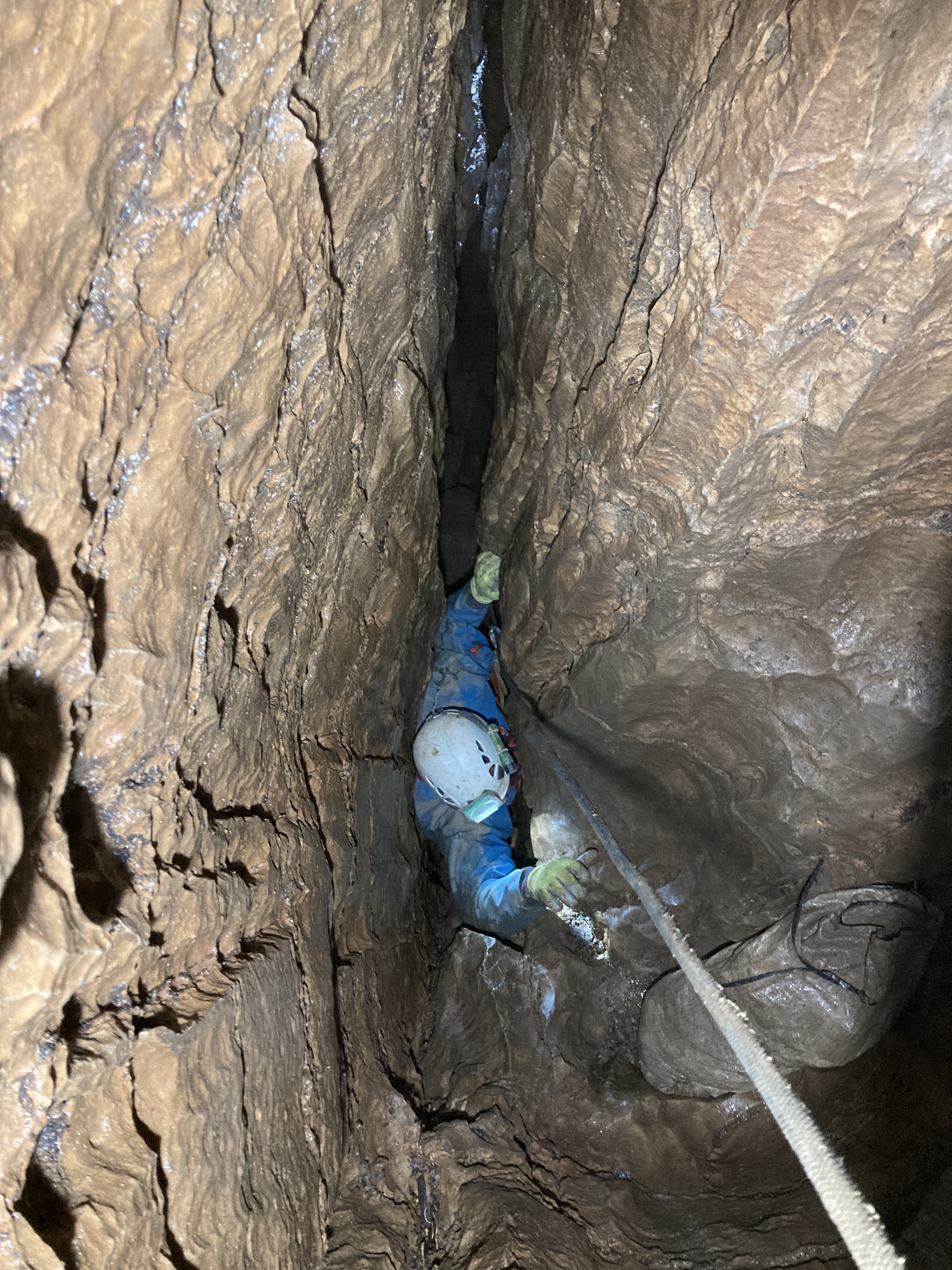 Peak District/Sheffield caving club in Mountbatten Pot