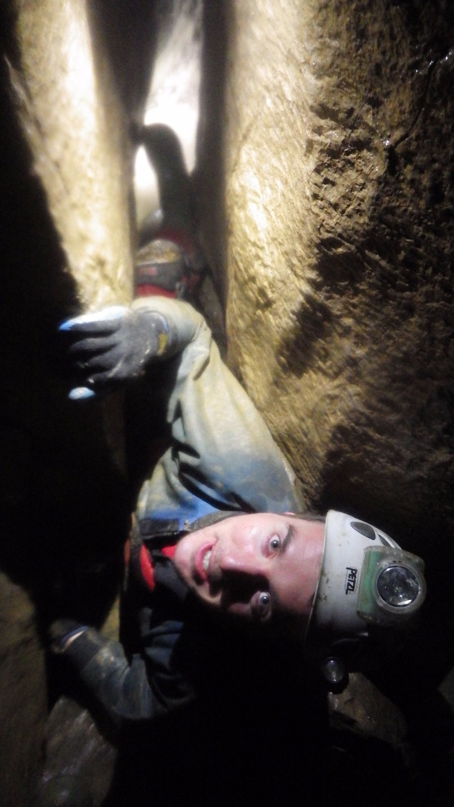 Peak District/Sheffield caving club in Streaks Pot